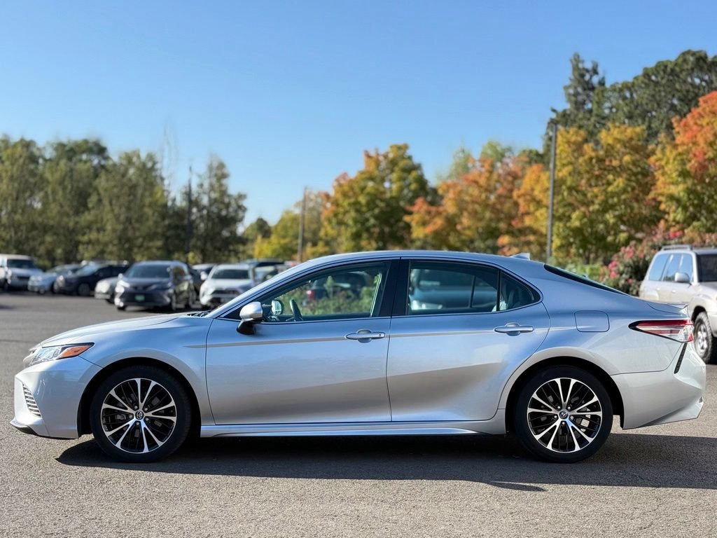 Used 2019 Toyota Camry SE FWD image 2