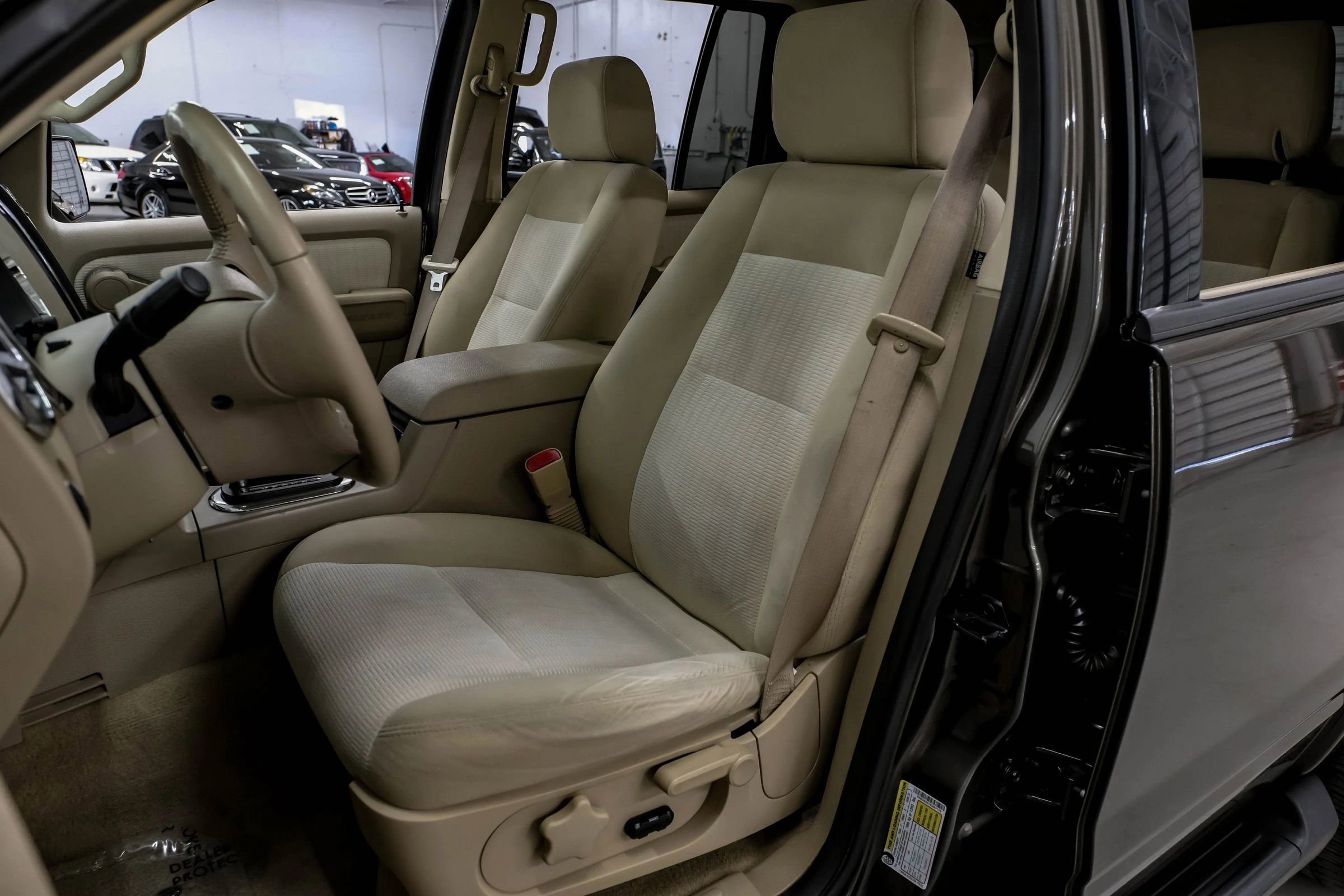 Used 2008 Ford Explorer XLT RWD image 3