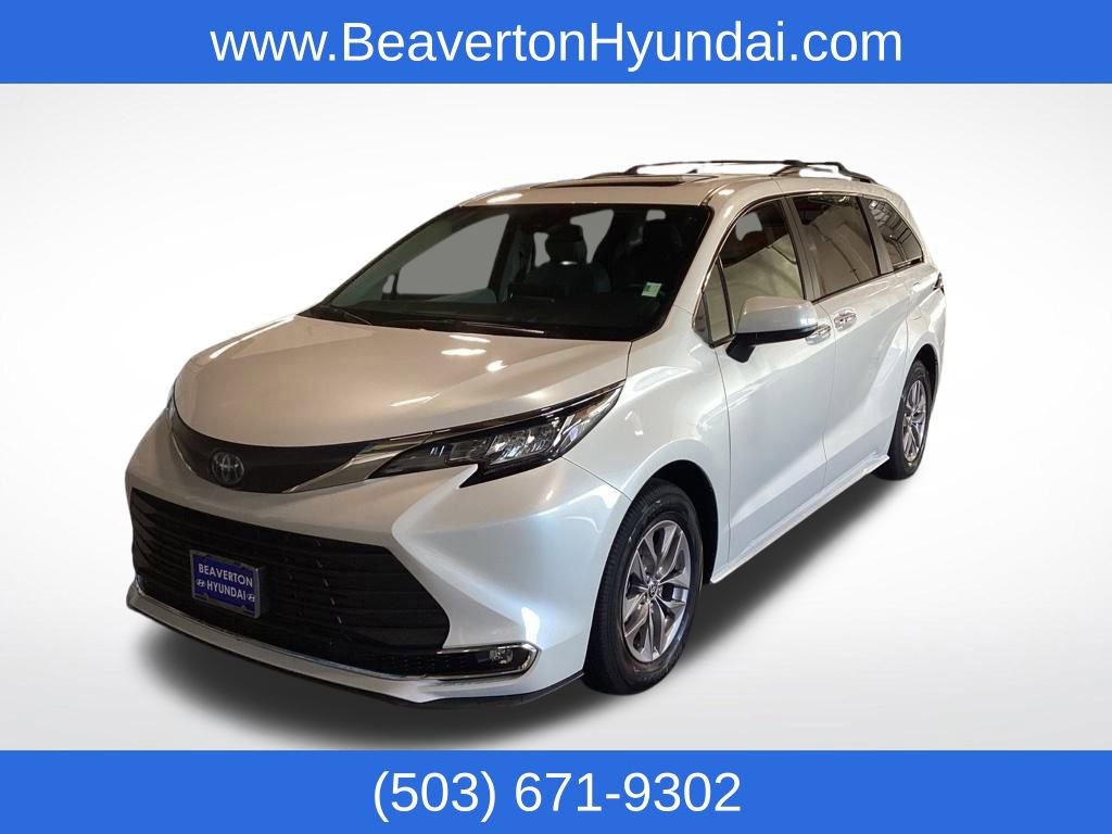 Used 2022 Toyota Sienna XLE