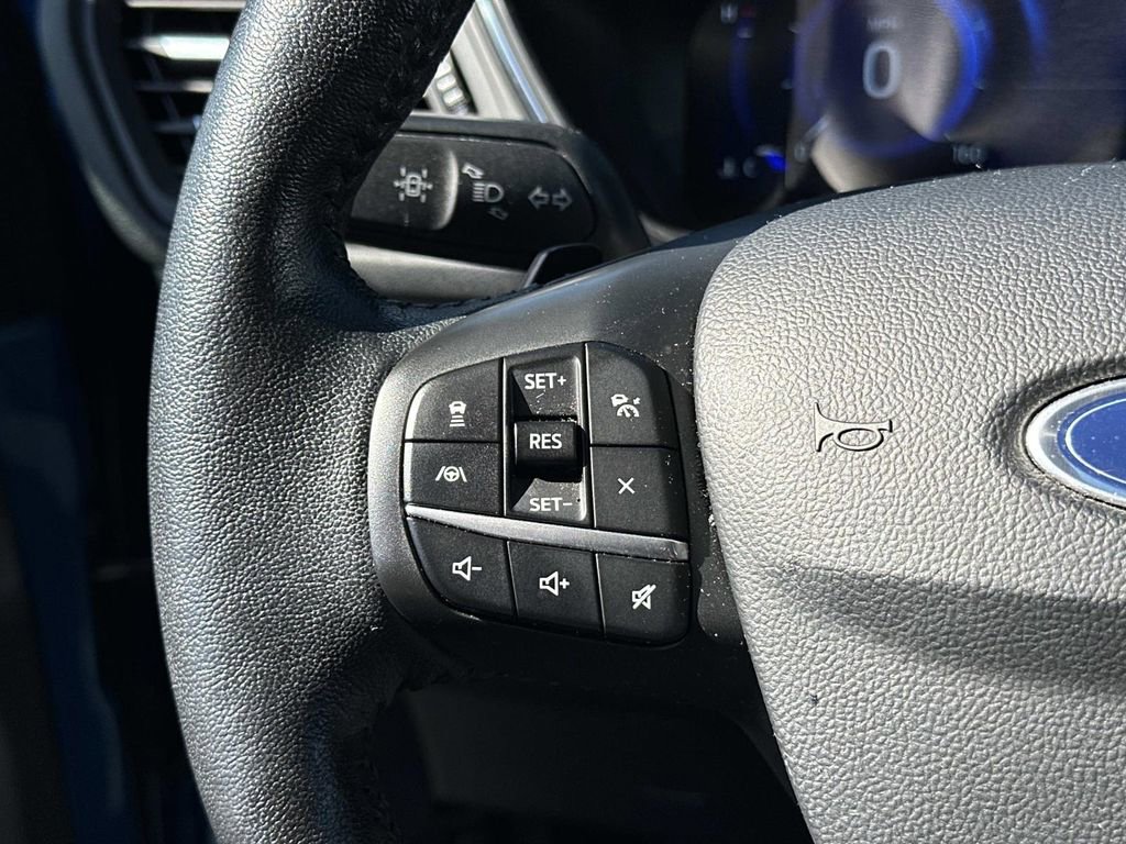 Used 2020 Ford Escape Titanium image 18