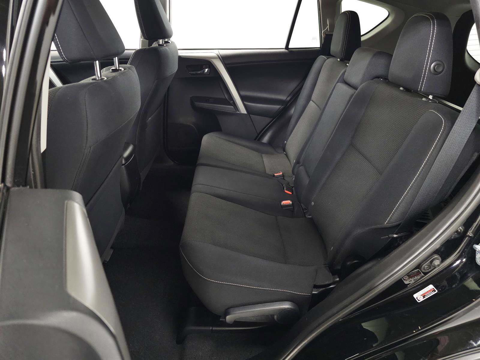 Used 2016 Toyota RAV4 XLE AWD/4WD image 25