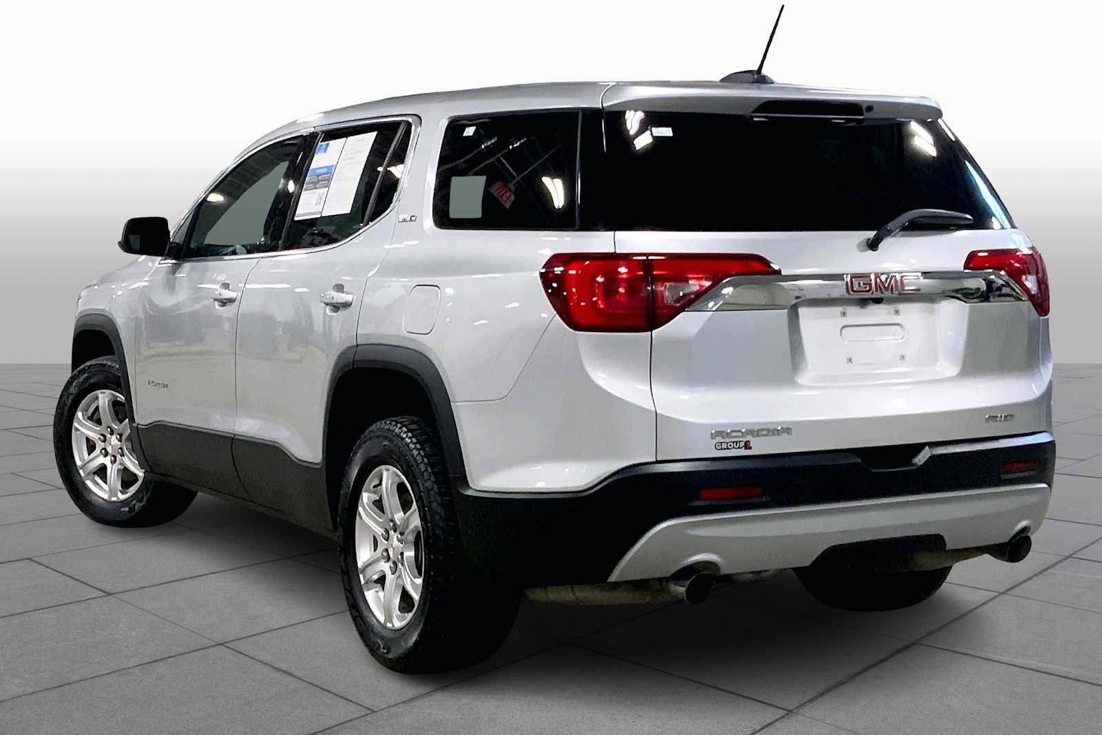 Used 2018 GMC Acadia SLE image 12