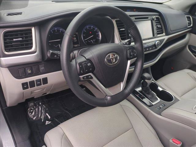 Used 2016 Toyota Highlander Limited AWD/4WD image 10