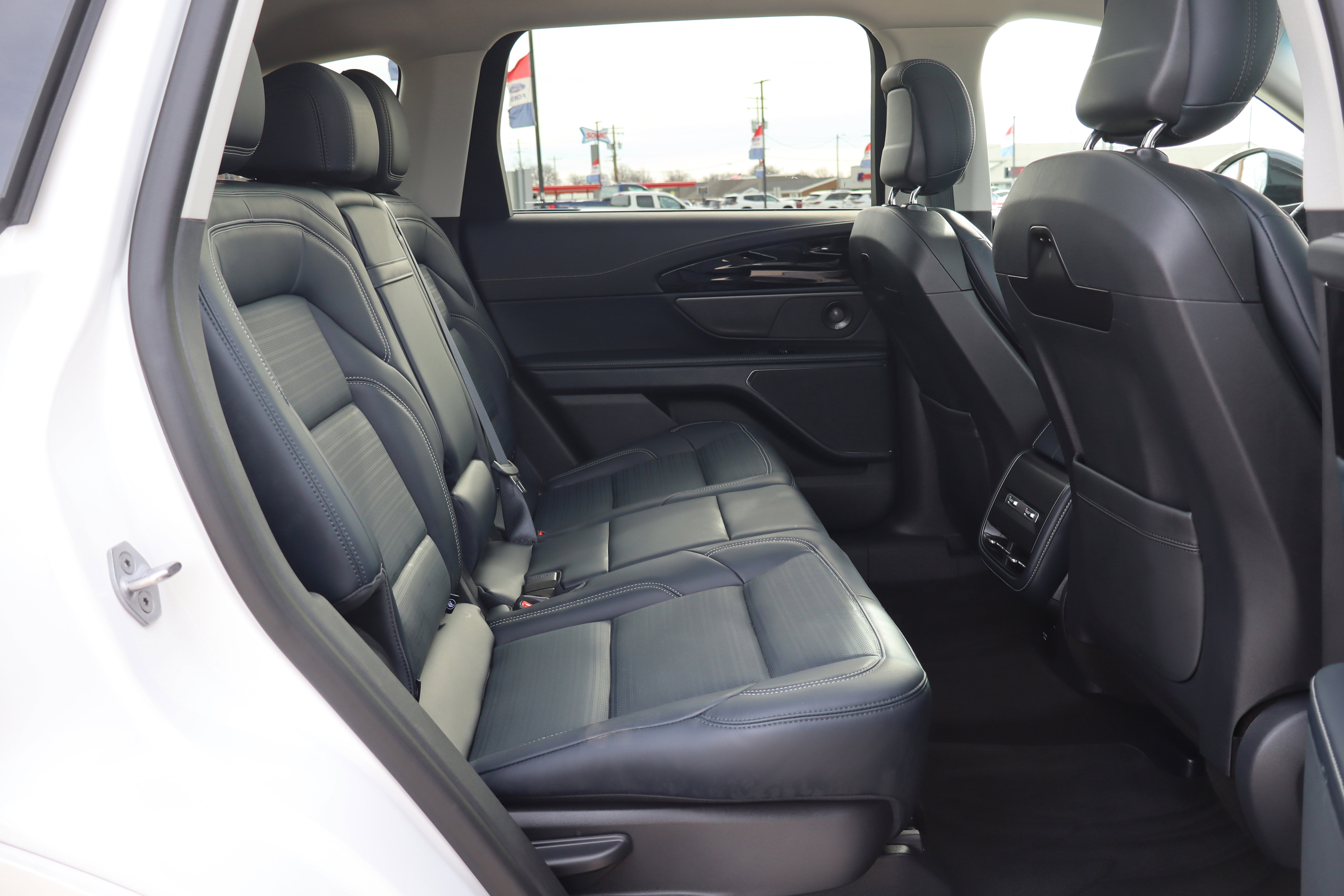 Used 2024 Lincoln Nautilus Reserve w/ Equipment Group 202A image 12