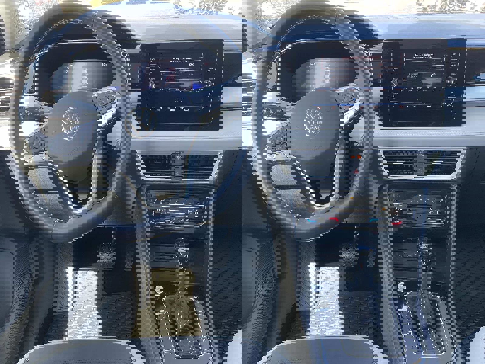 Used 2025 Volkswagen Taos SE w/ Panoramic Sunroof Package FWD image 14