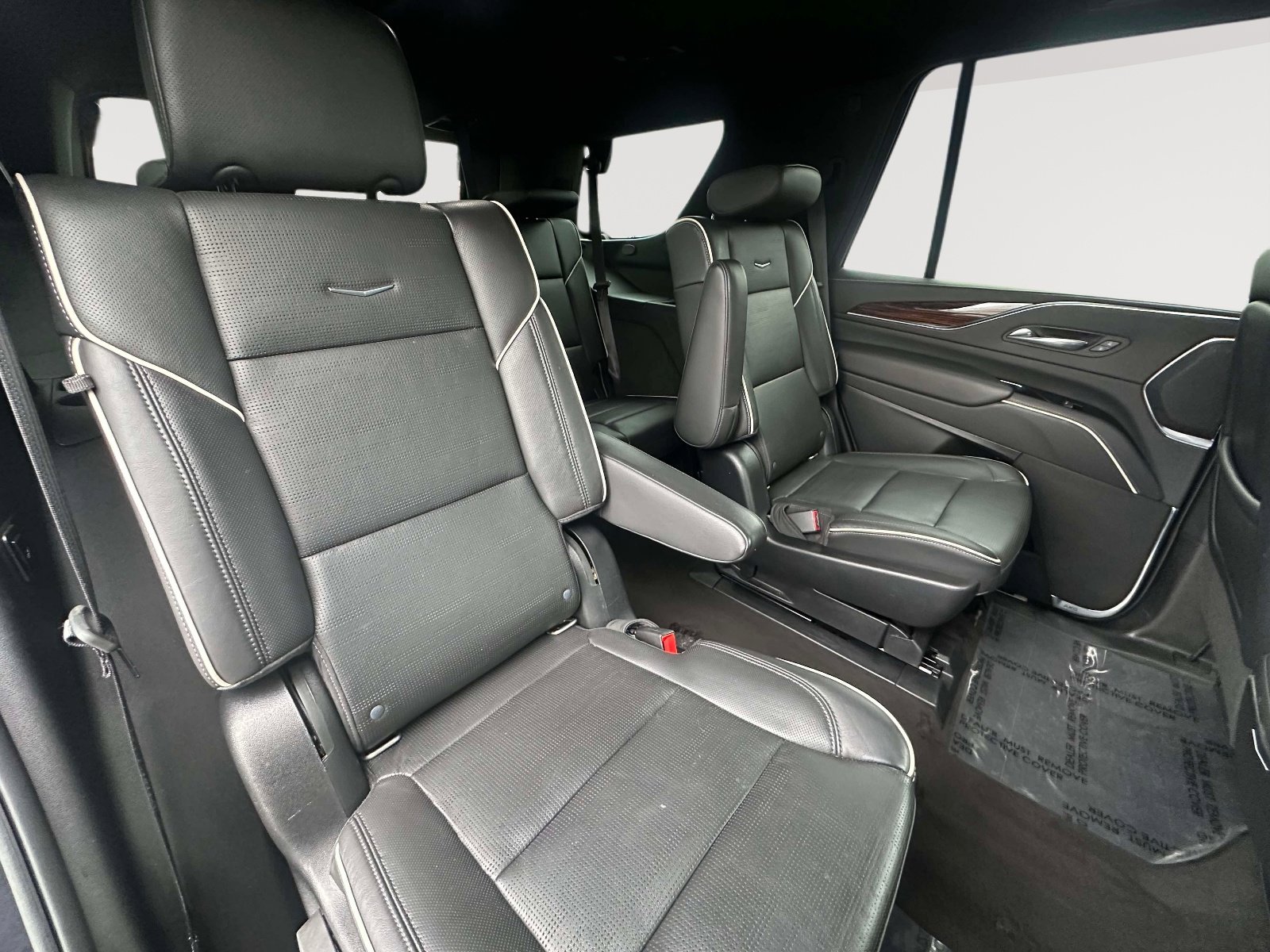 Used 2022 Cadillac Escalade Premium Luxury w/ LPO, Illumination Package image 31