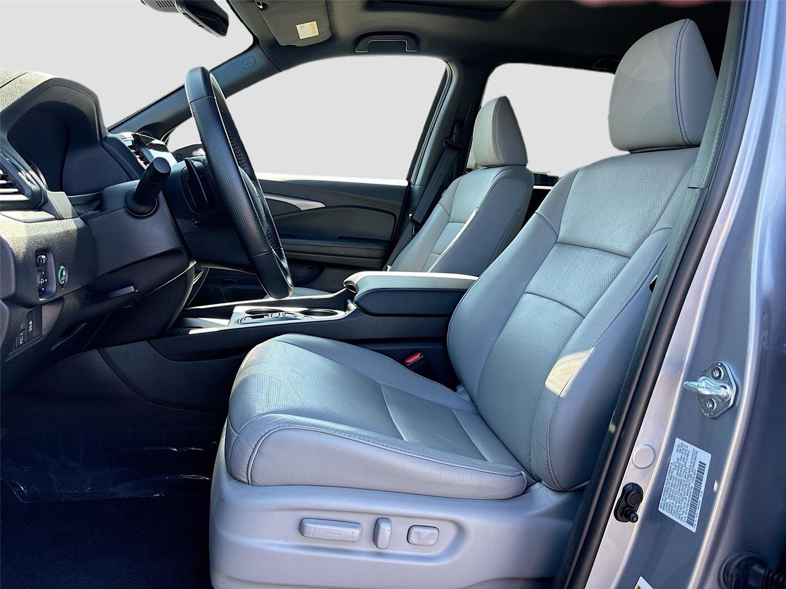 Certified 2025 Honda Passport EX-L image 25