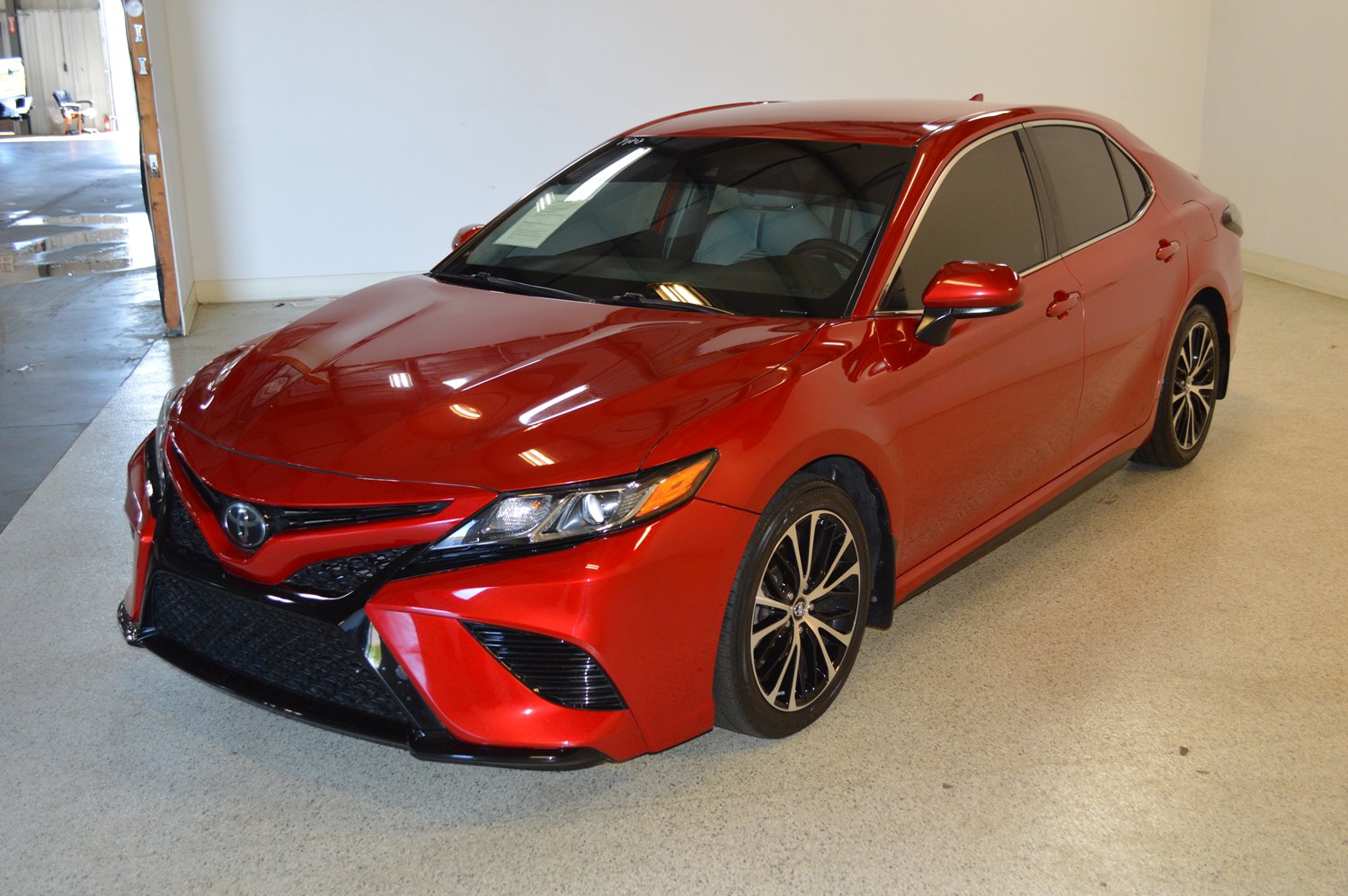 Used 2019 Toyota Camry SE FWD image 7