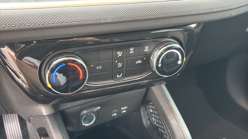 Used 2025 Chevrolet TrailBlazer LT AWD/4WD image 17