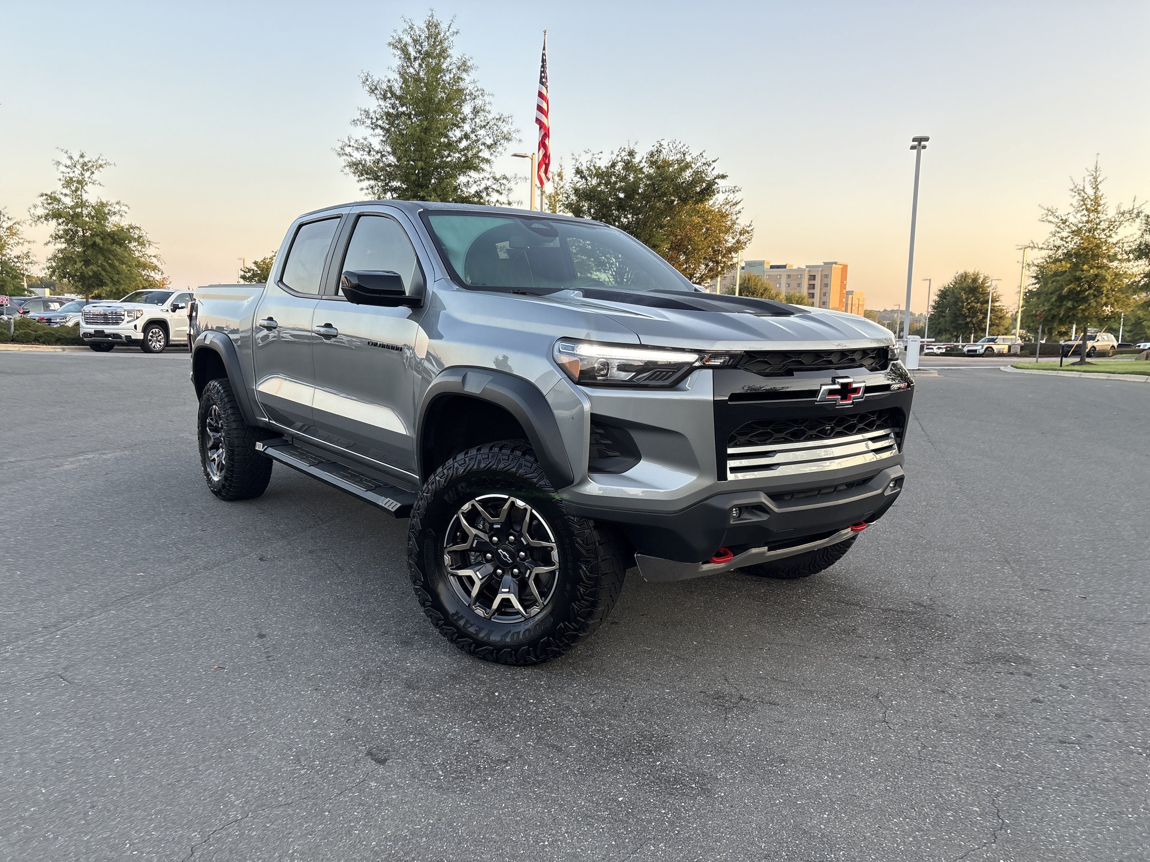 Used 2023 Chevrolet Colorado ZR2 w/ ZR2 Convenience Package III AWD/4WD image 2