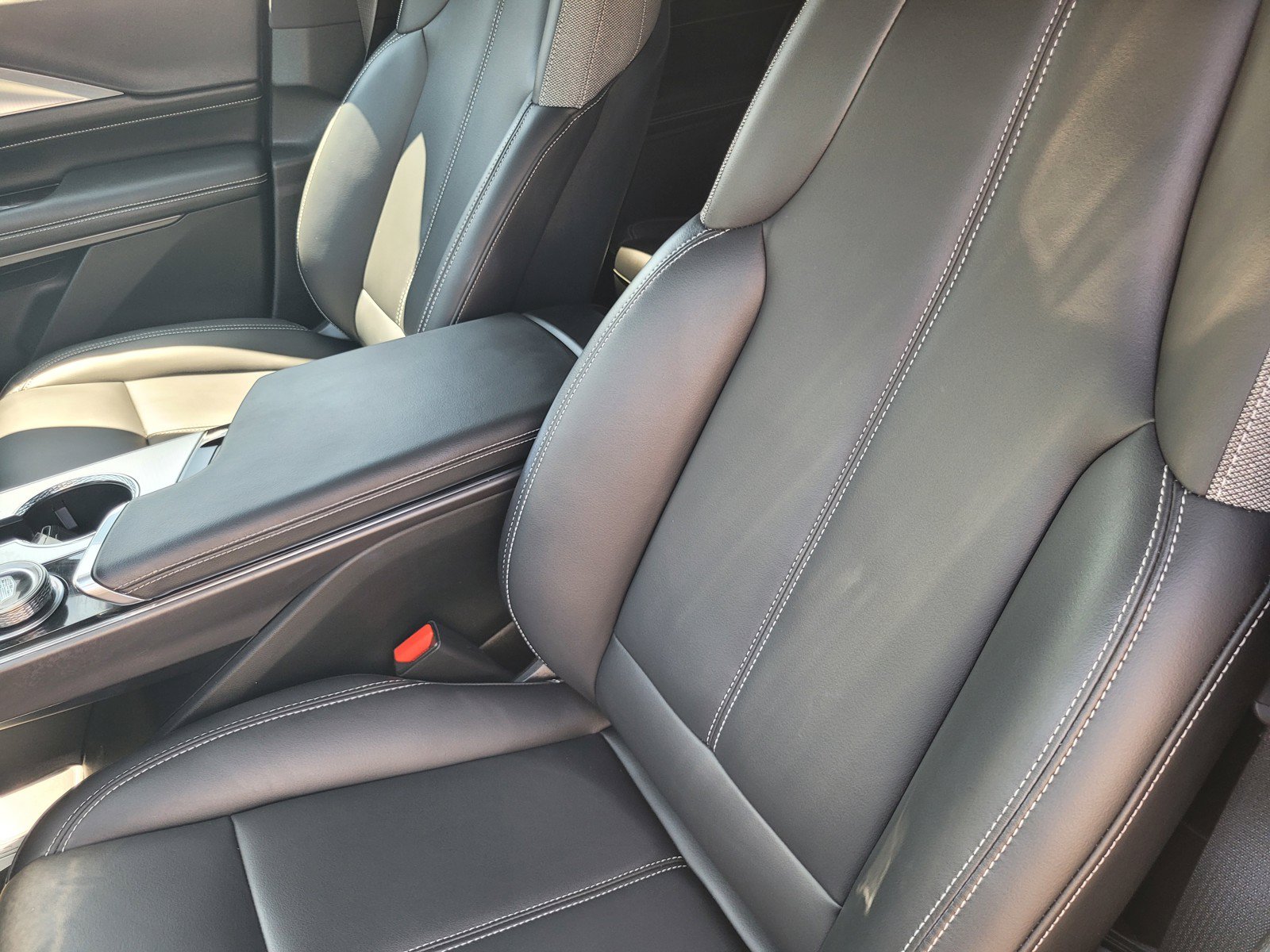 Certified 2024 Cadillac Lyriq Tech AWD/4WD image 9