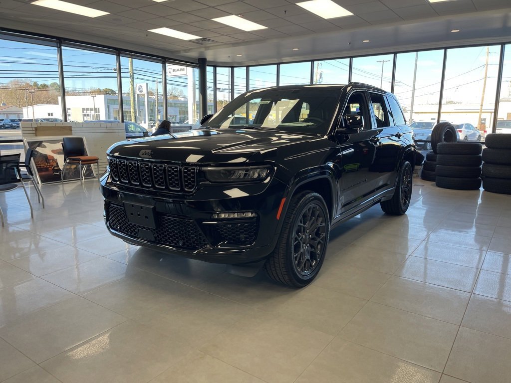 New 2025 Jeep Grand Cherokee Summit image 2