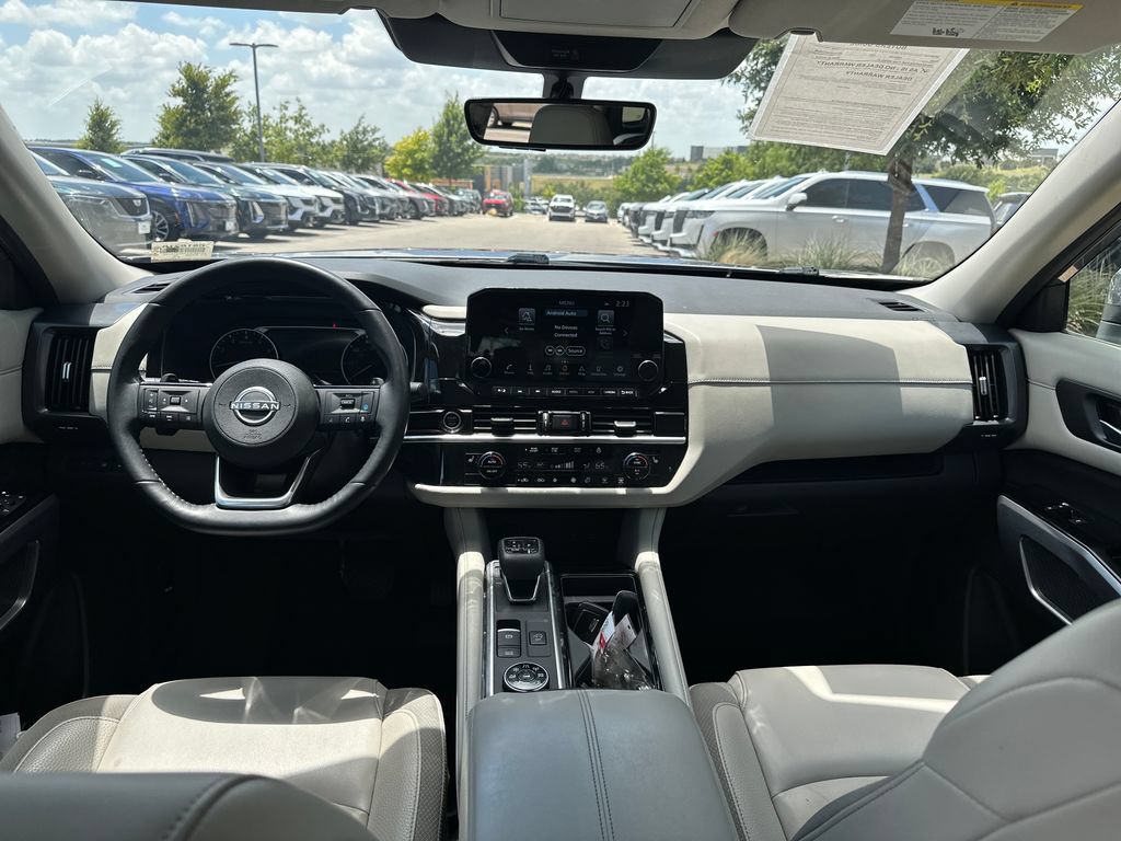 Used 2023 Nissan Pathfinder SL AWD/4WD image 30