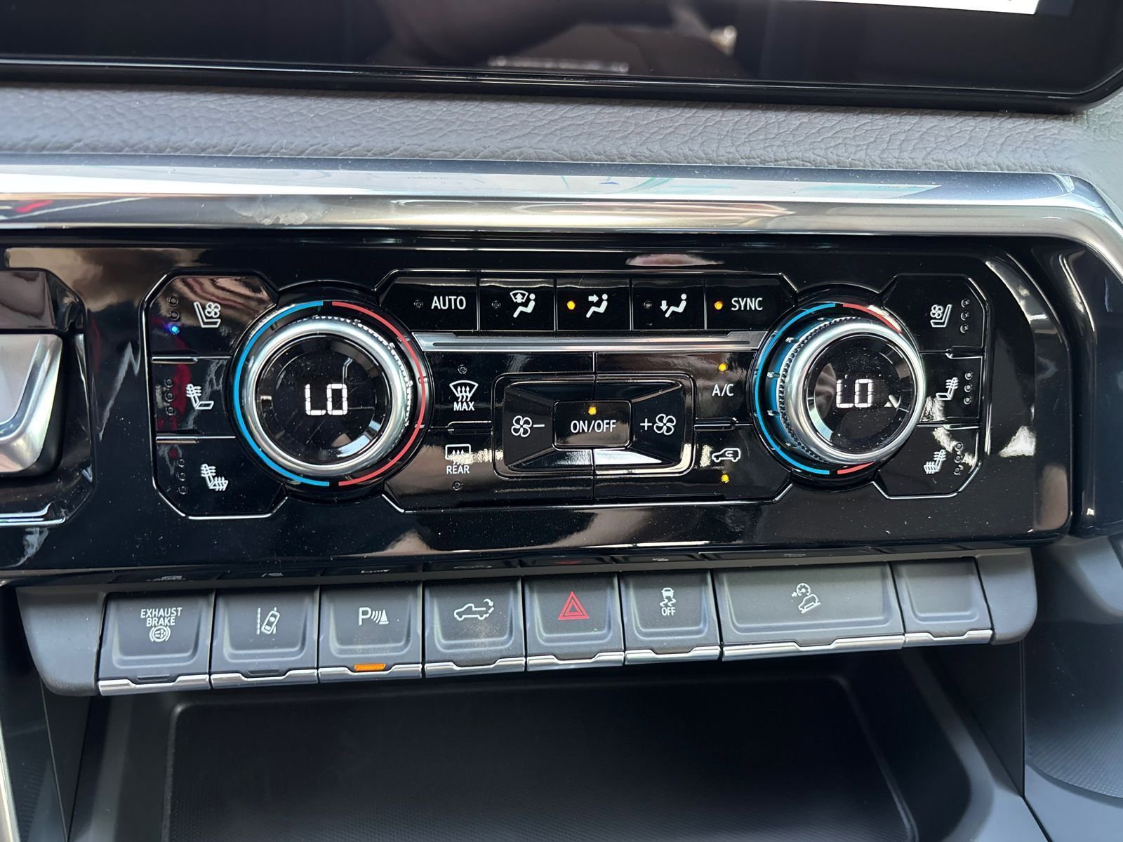 New 2026 GMC Sierra 2500 Denali w/ Denali Reserve Package image 8