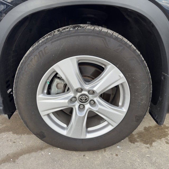 Used 2023 Toyota Highlander L image 9