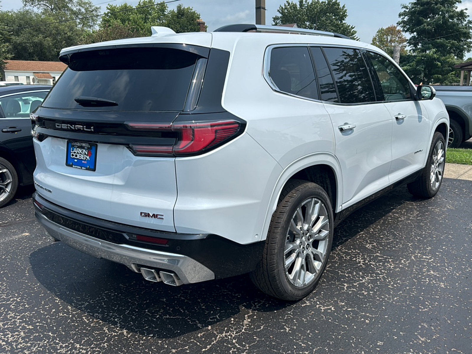 New 2027 GMC Acadia Denali w/ Denali Reserve Package AWD/4WD image 4