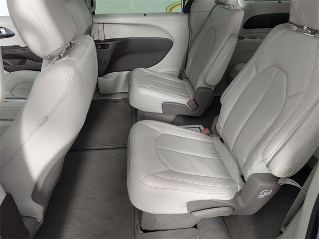 Used 2021 Chrysler Pacifica Touring-L image 32