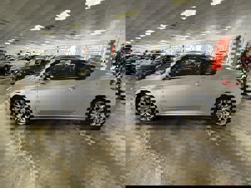 Used 2011 Hyundai Genesis 3.8 image 5