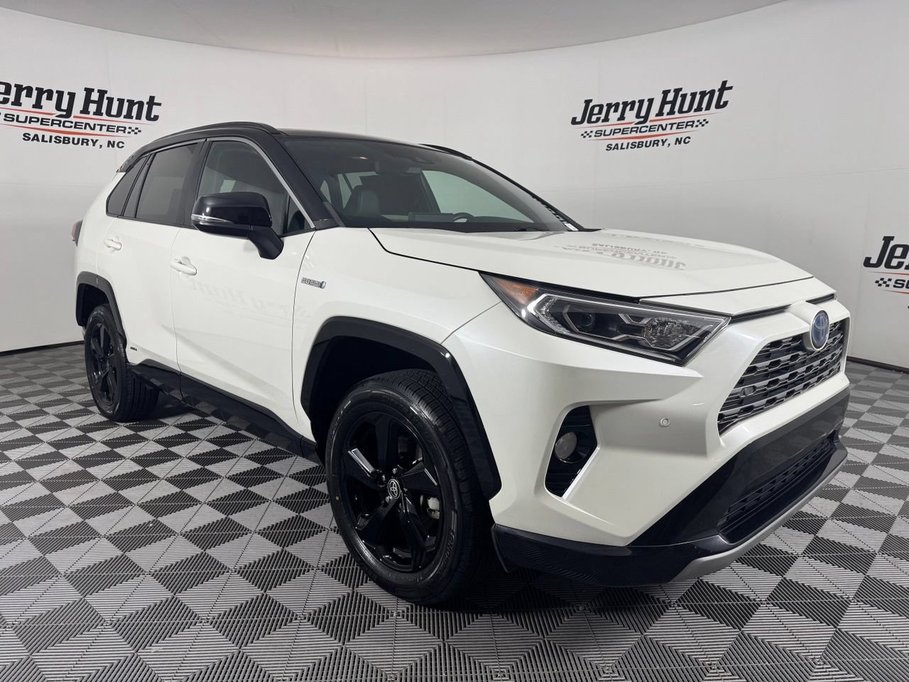 Used 2021 Toyota RAV4 XSE AWD/4WD image 5