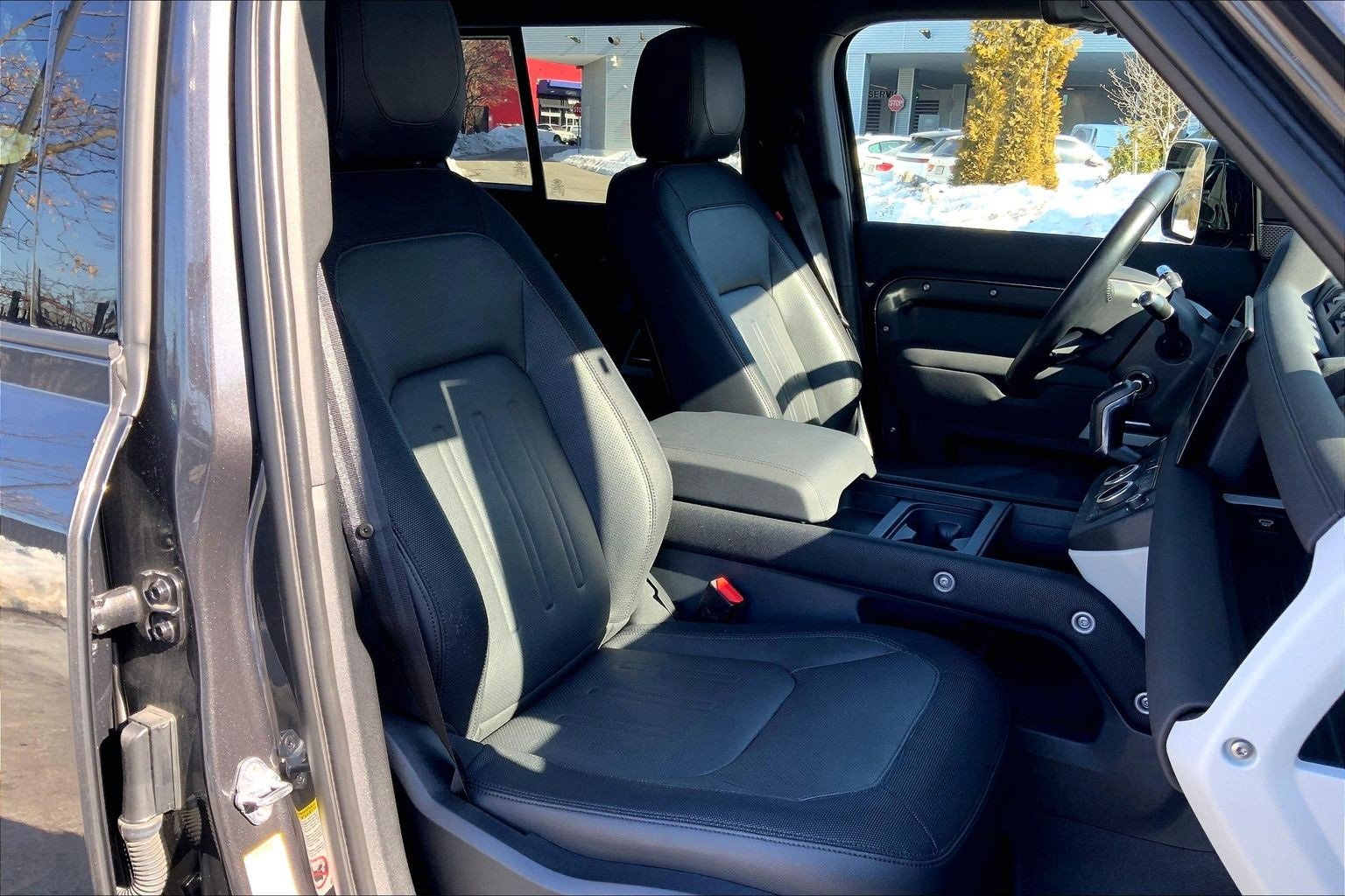 Used 2022 Land Rover Defender 110 X-Dynamic SE image 8