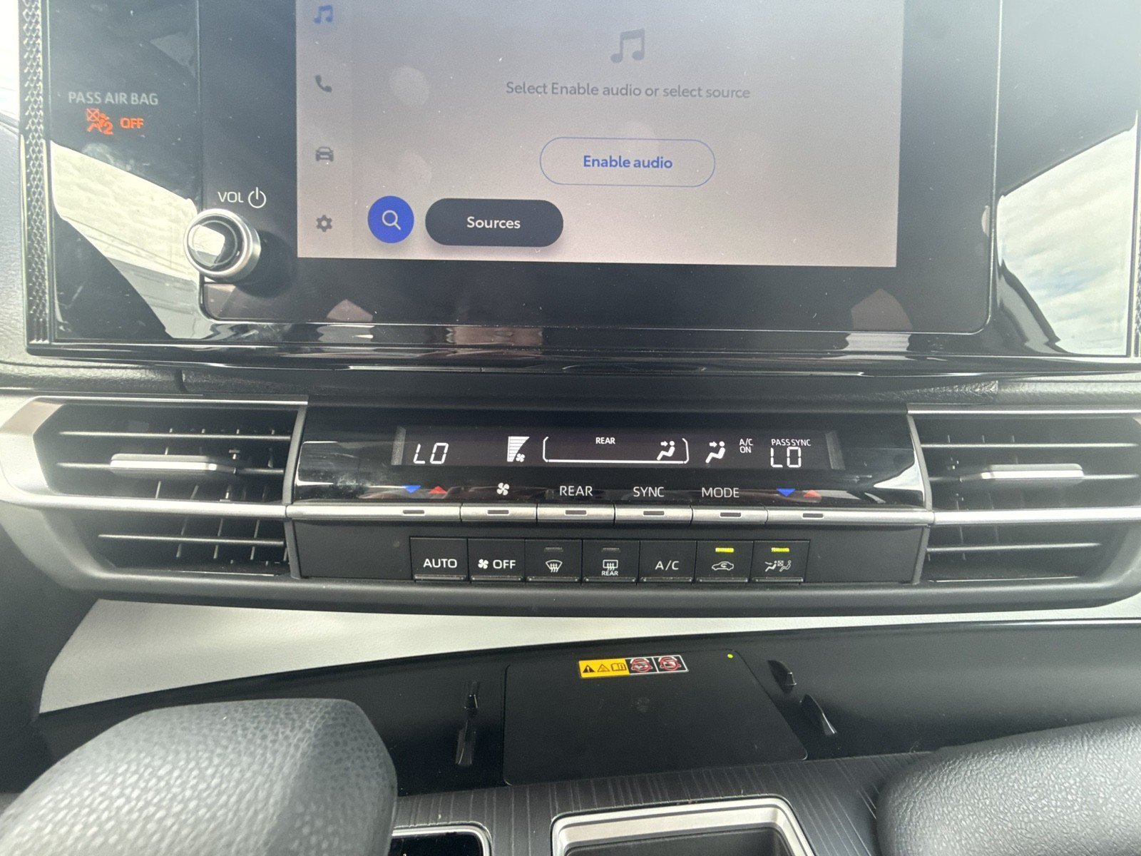Used 2025 Toyota Sienna LE FWD image 13