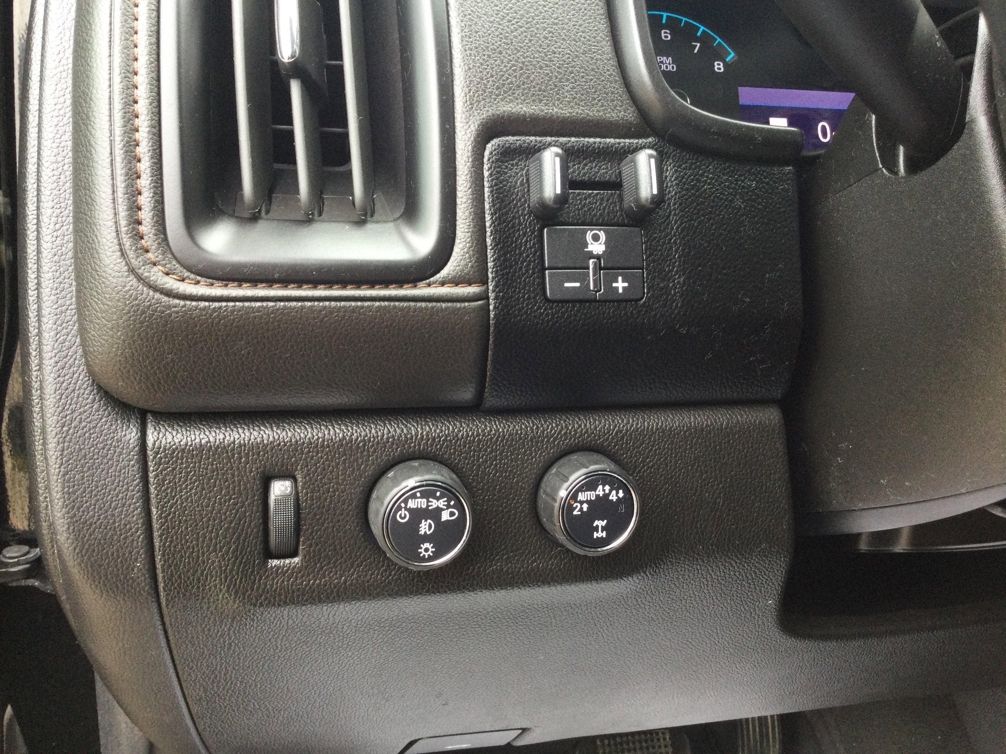 Used 2022 GMC Canyon AT4 image 9