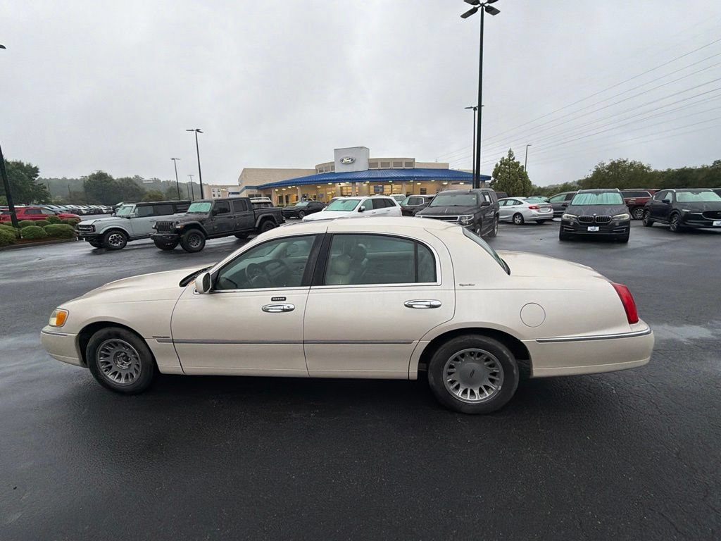 Used 2001 Lincoln Town Car Signature RWD image 17