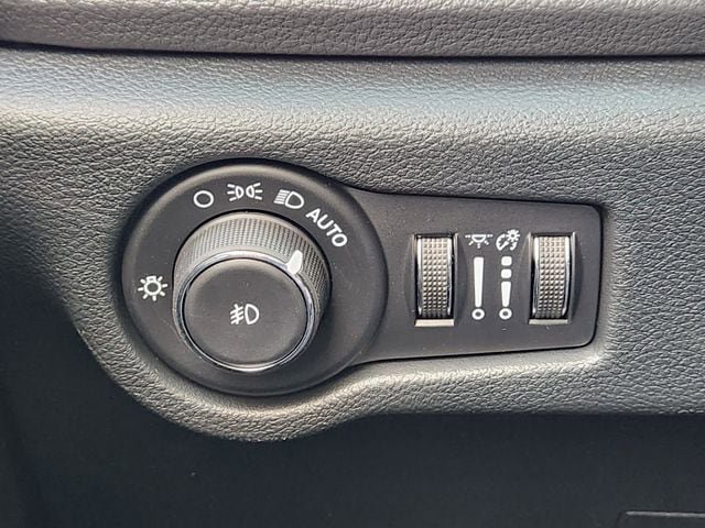 New 2026 Chrysler Pacifica Select w/ S Appearance Package FWD image 17
