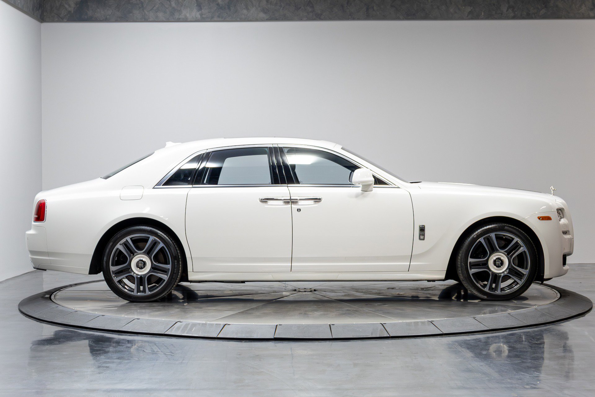 Used 2016 Rolls-Royce Ghost image 20