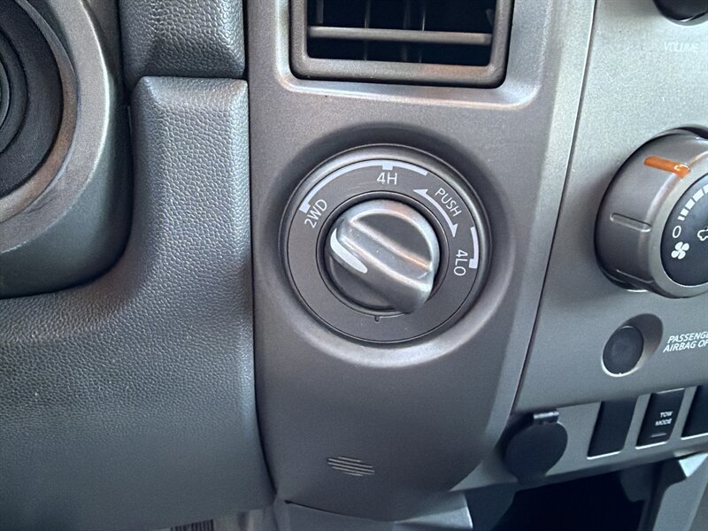 Used 2006 Nissan Titan SE AWD/4WD image 35