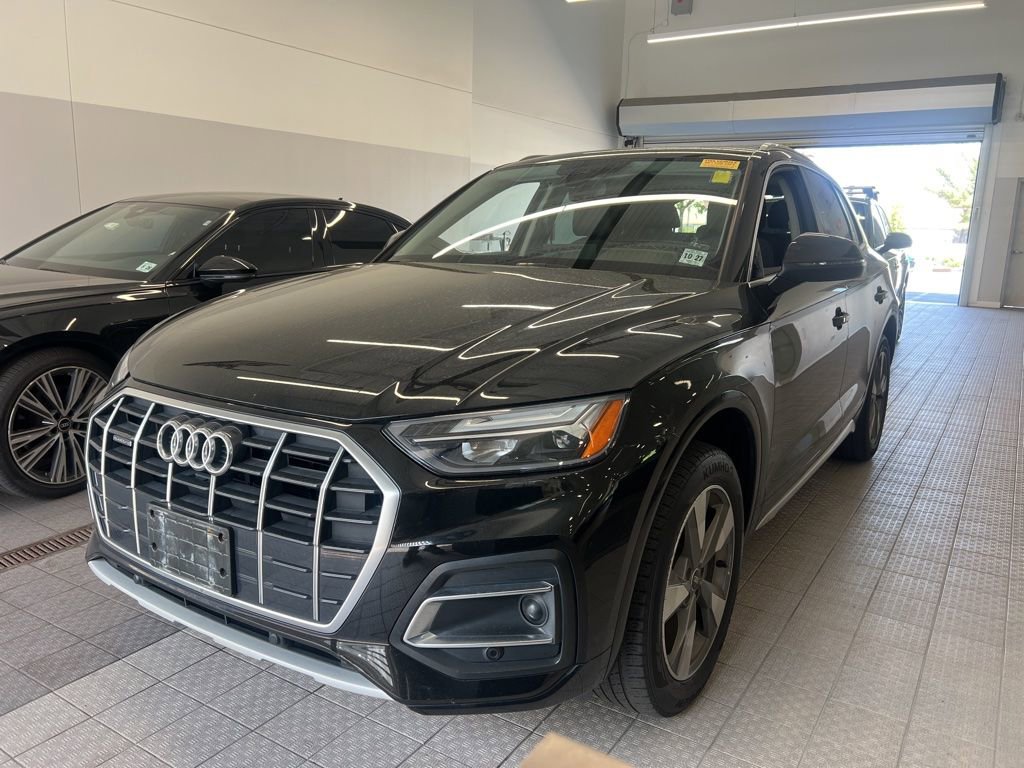Used 2023 Audi Q5 2.0T Premium w/ Convenience Package AWD/4WD image 3