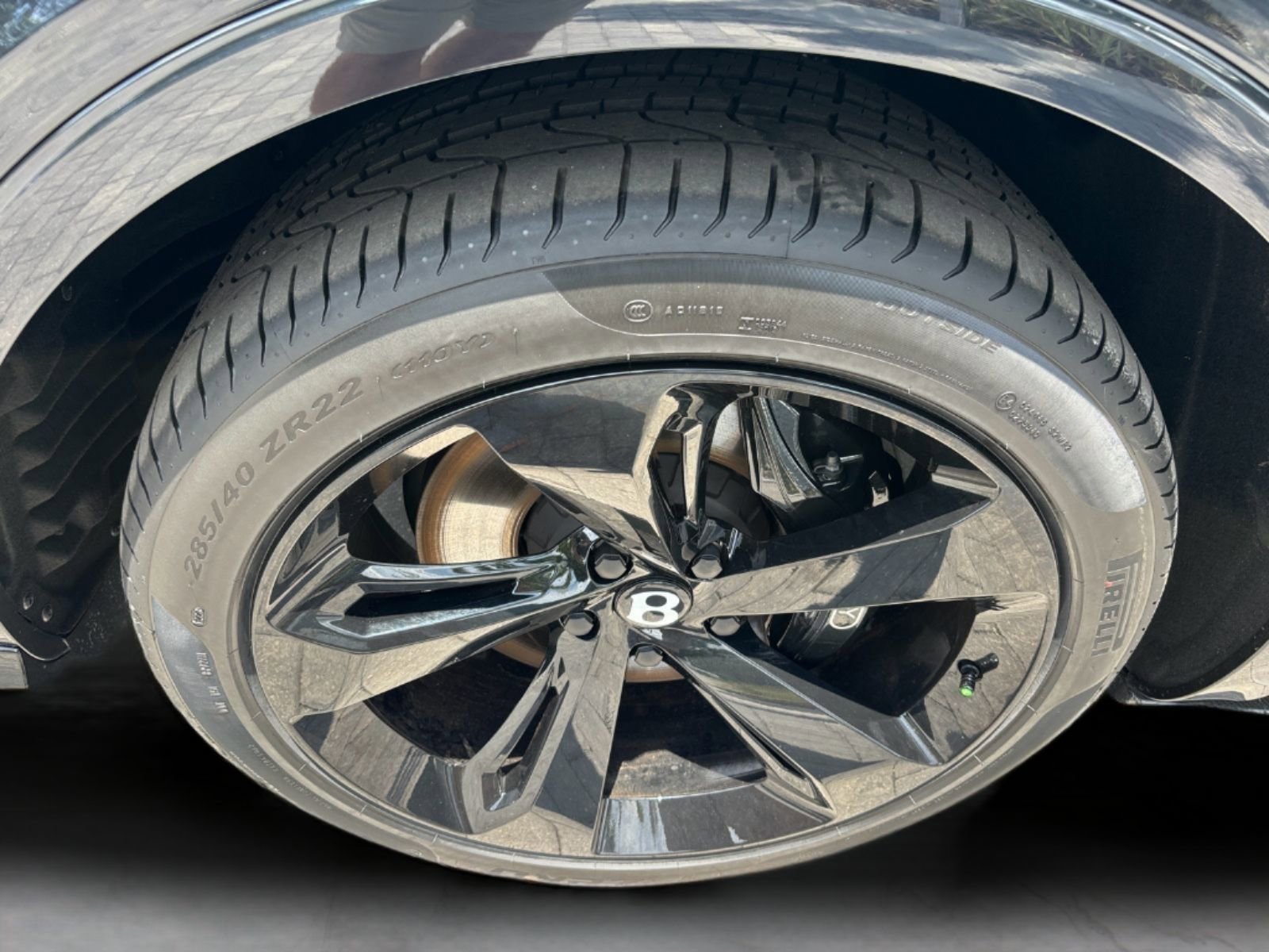 Used 2024 Bentley Bentayga image 44