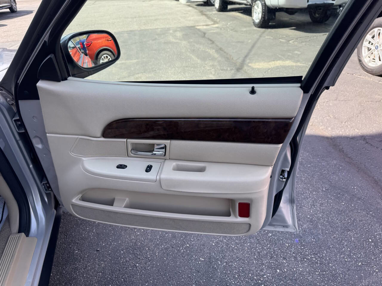 Used 2008 Mercury Grand Marquis GS image 24