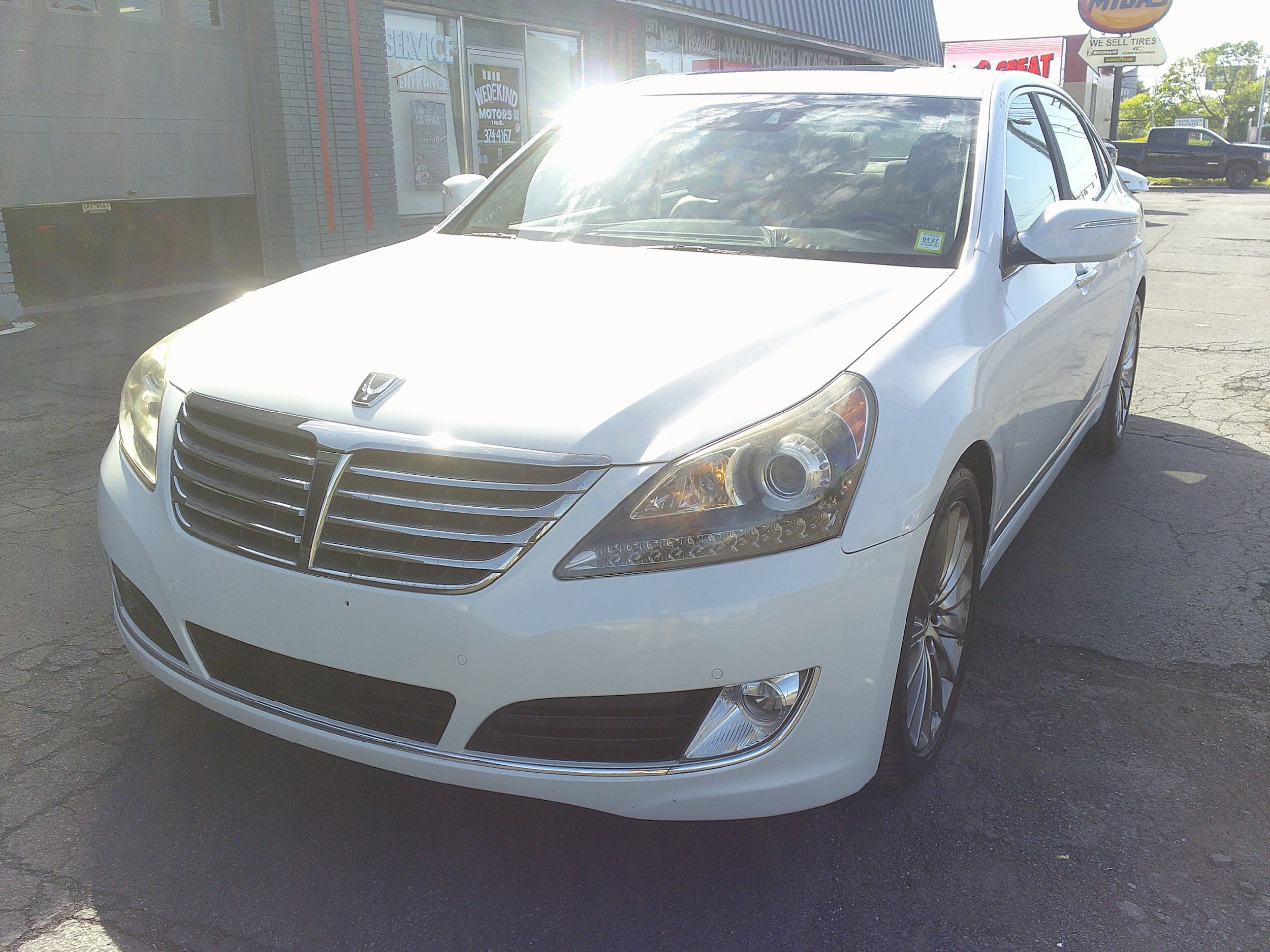 Used 2014 Hyundai Equus Signature RWD image 3