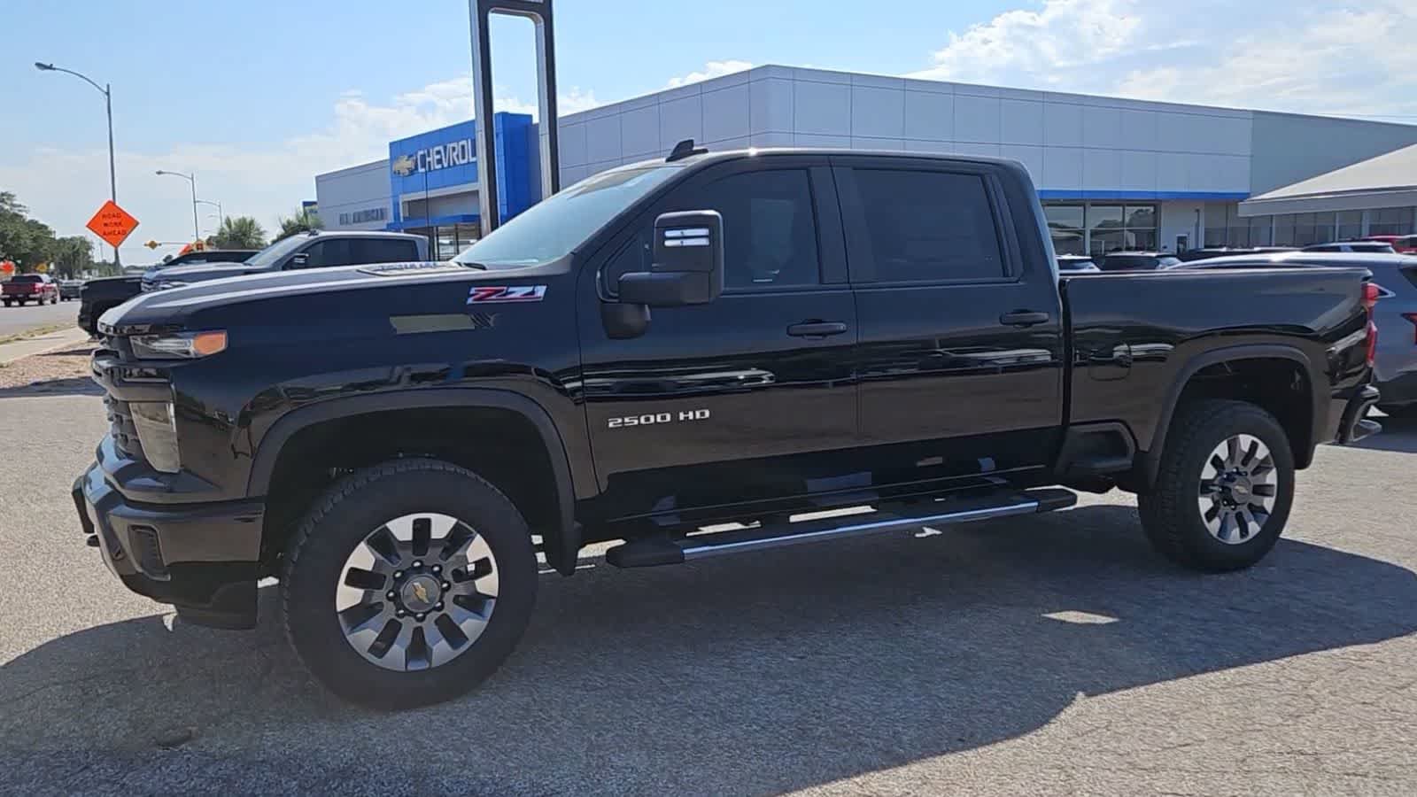 Used 2025 Chevrolet Silverado 2500 Custom w/ Custom Convenience Package AWD/4WD image 4