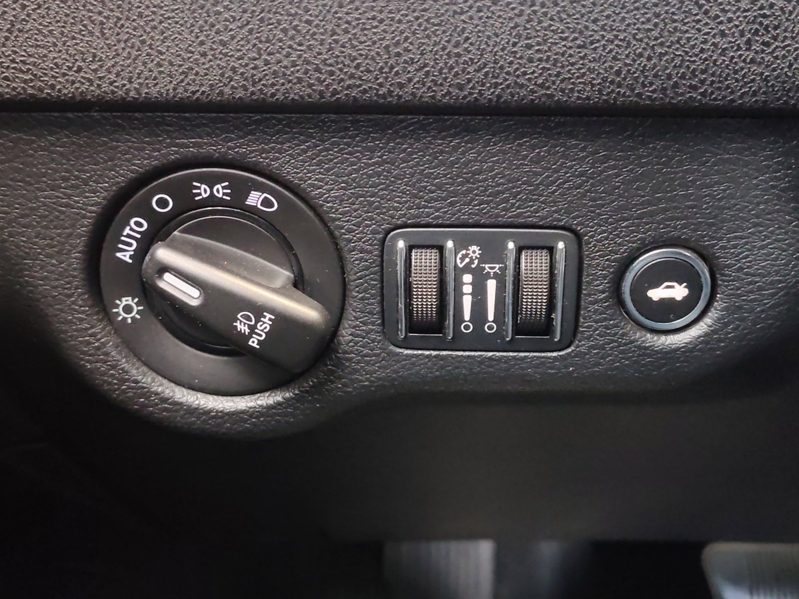 Used 2015 Dodge Charger R/T RWD image 24