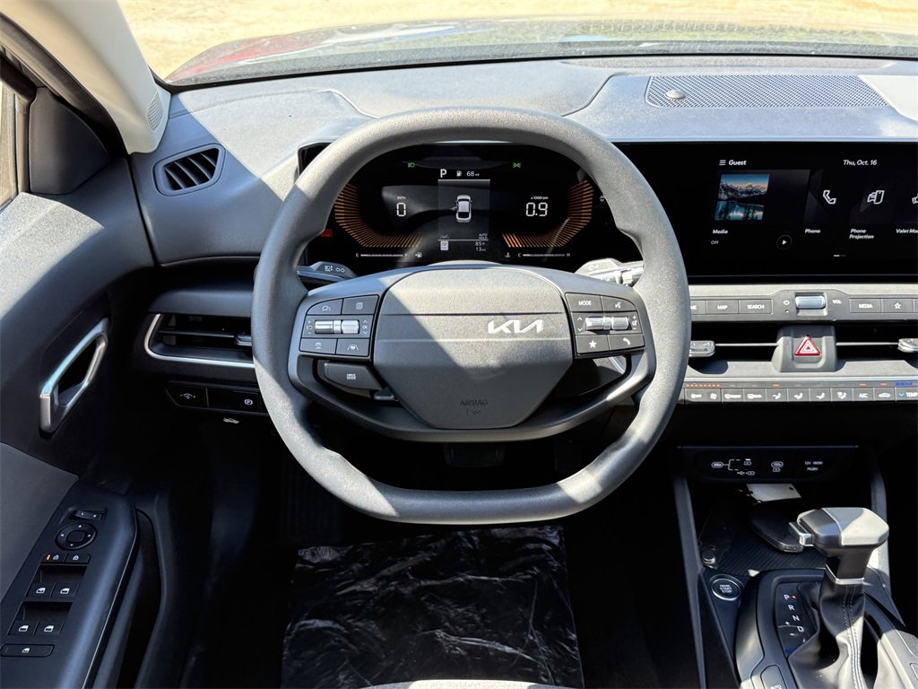 New 2025 Kia K4 LXS image 14
