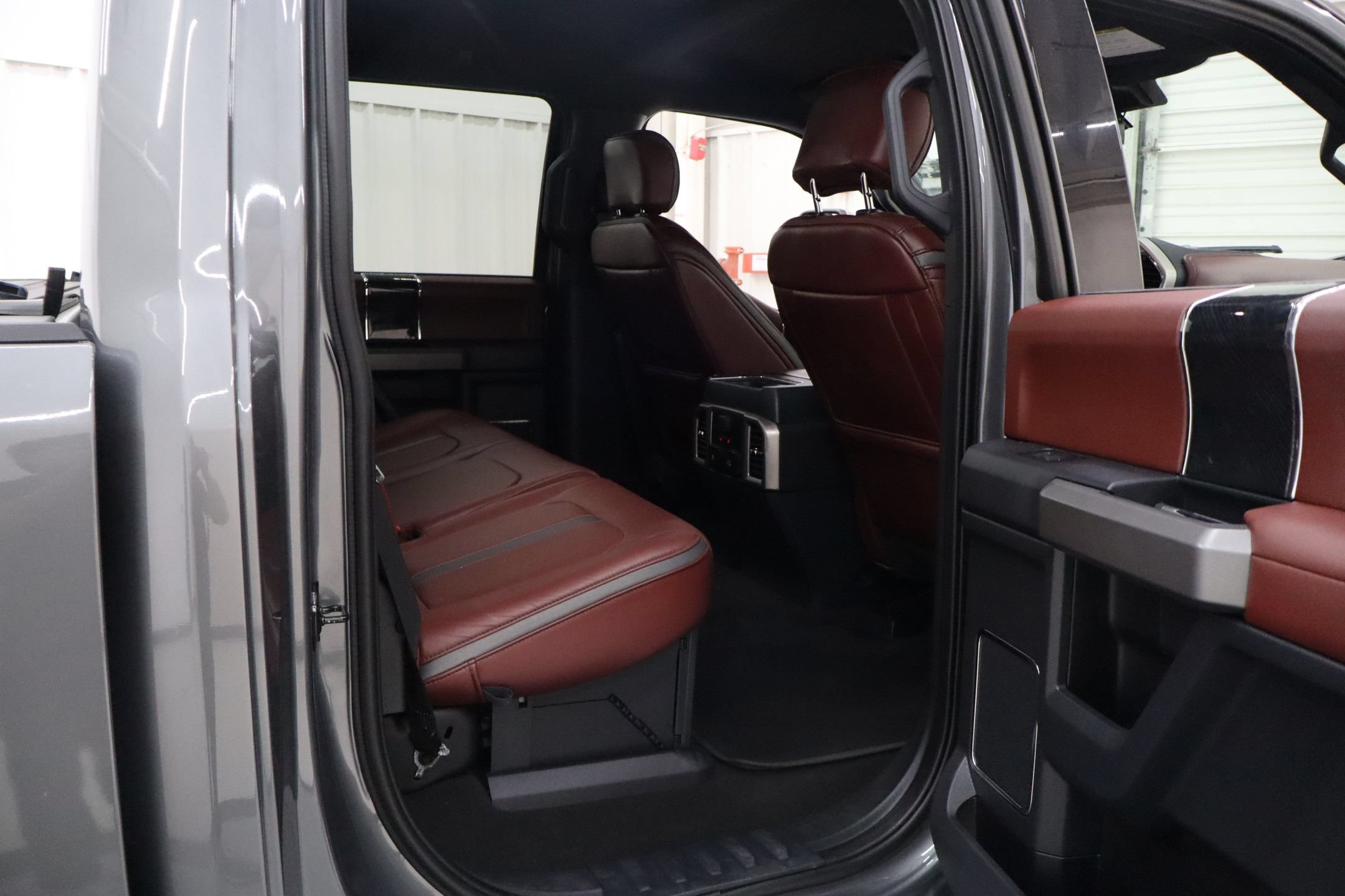 Used 2022 Ford F250 Platinum w/ FX4 Off-Road Package AWD/4WD image 26