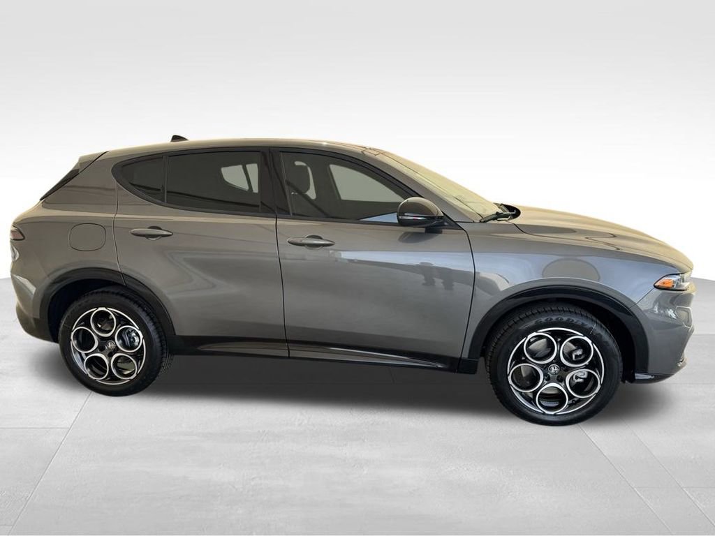 New 2025 Alfa Romeo Tonale image 3