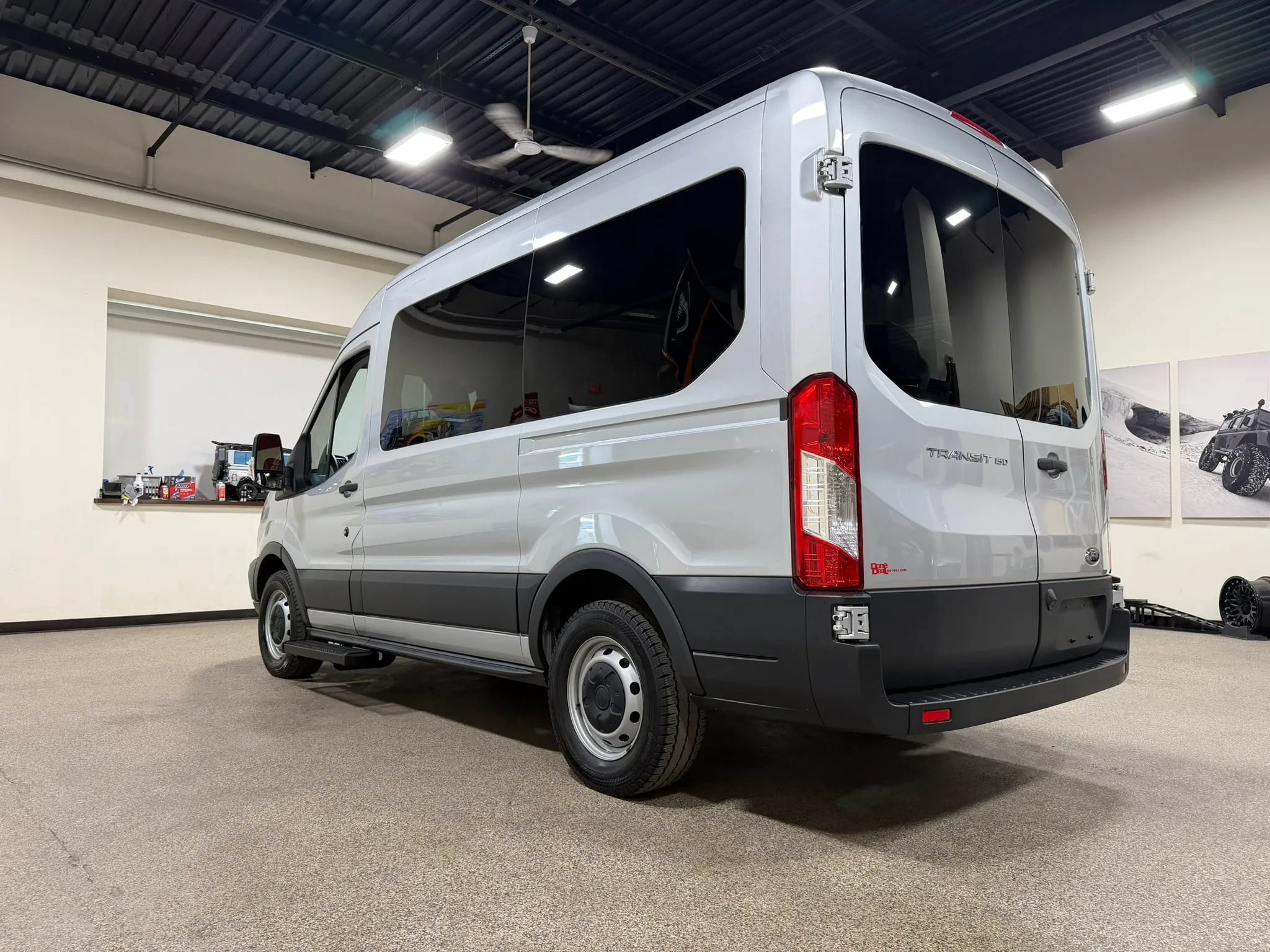 Used 2015 Ford Transit 150 XL RWD image 12