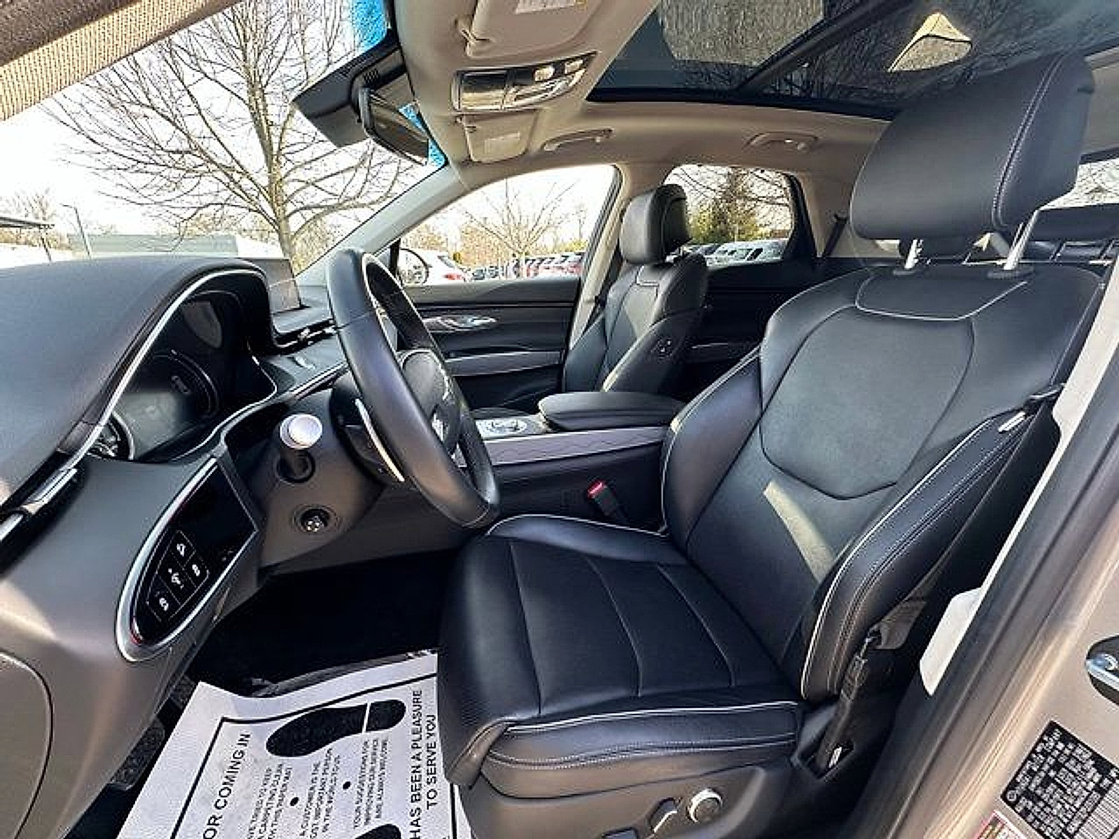 Used 2023 Genesis GV70 2.5T w/ Advanced Package image 9