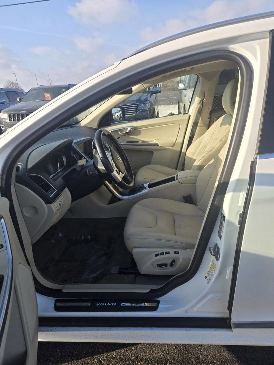 Used 2015 Volvo XC60 T6 image 20
