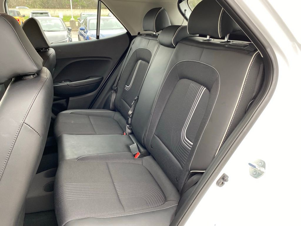 Used 2024 Hyundai Venue Limited image 28