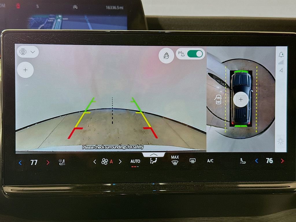 Used 2025 Ford Expedition Platinum image 17