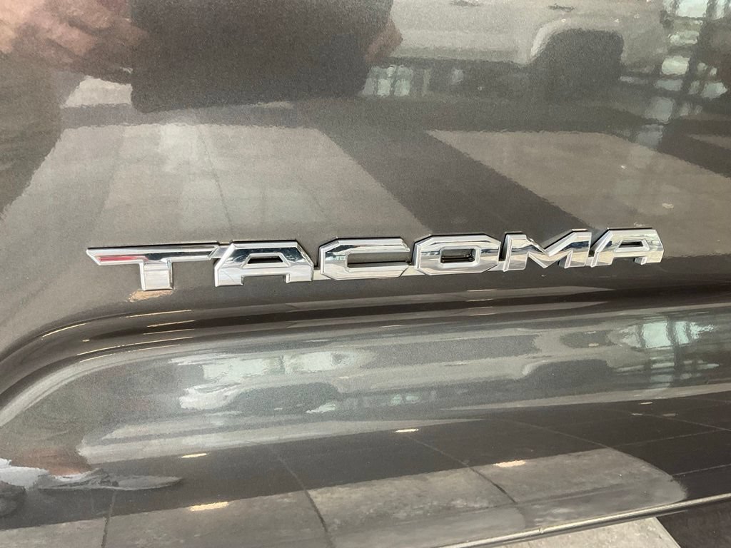Used 2019 Toyota Tacoma Limited AWD/4WD image 23