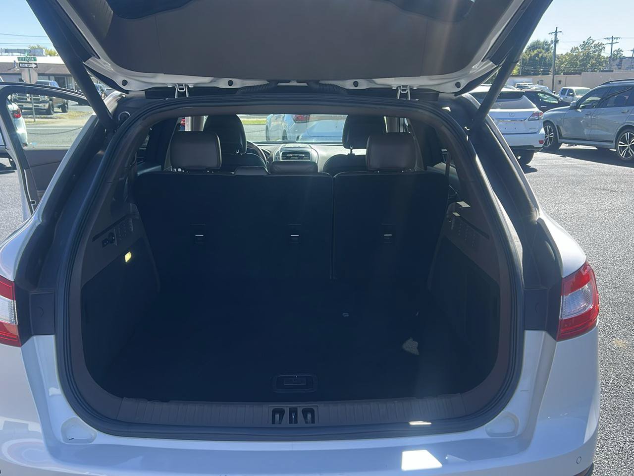Used 2016 Lincoln MKX Reserve w/ Driver Assistance Package FWD image 13
