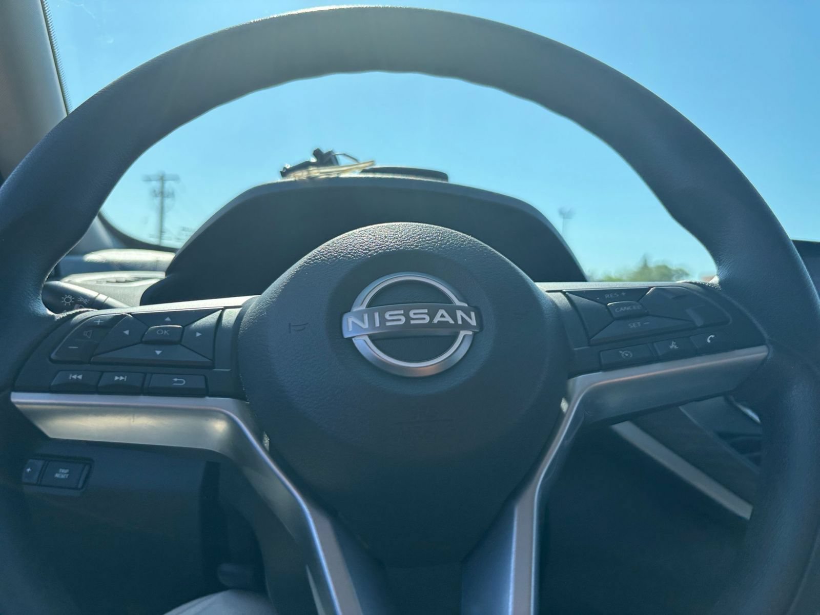 Used 2025 Nissan Altima 2.5 SV FWD image 25