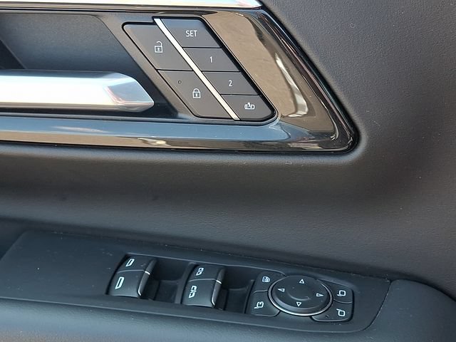 Used 2025 Chevrolet Tahoe Premier AWD/4WD image 22