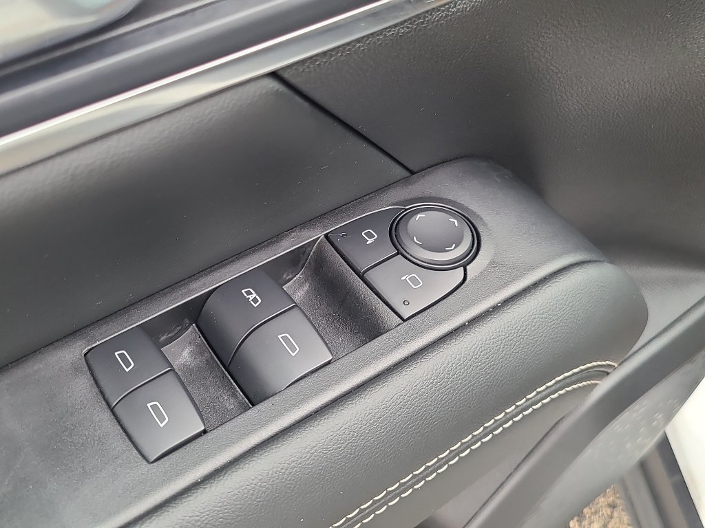 Used 2025 GMC Terrain Elevation AWD/4WD image 12
