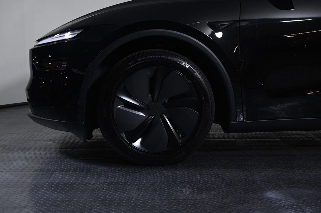 Used 2026 Tesla Model Y 2WD image 22